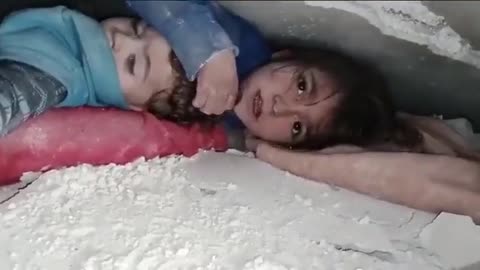 Little girl in Turkey EarthQuake cries to the saviour to save her and her brother