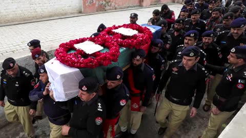 Pakistan mosque bomber 'wore police uniform'