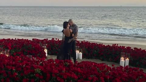Kourtney Kardashian and Travis Barker got engaged in a thousand roses! ❤️