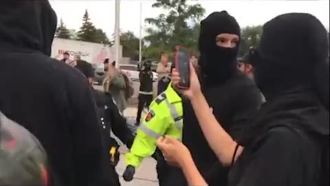 Sep 29 2019 Canada 1.3 Dave Rubin event, antifa attacking people and fighting with police