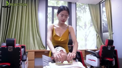 There is a reason to be surprised by the unusual shoulder massage