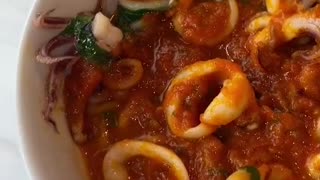 Shrimp with tomato sauce and instant noodles