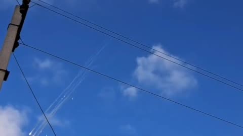 Footage of a pair of Russian Air Force Su-25s in the skies of Donbass