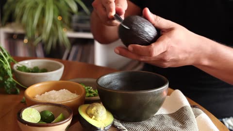 Preparing an Avacado