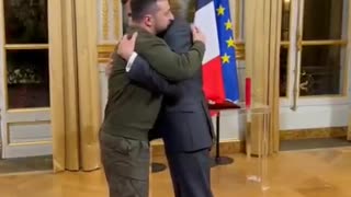 Cokehead Zelensky receives one of Frances highest honors....