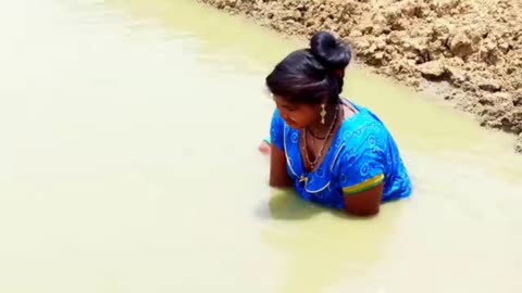 Fishing Women || Catching Fish with technique || Expose || Big Butt.