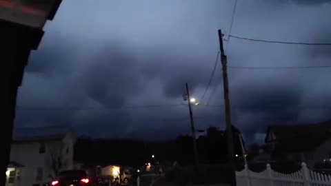 OHIO TRAIN DERAILMENT: MAN YELLS AT CLOUDS MIXED WITH TOXIC VINYL CHLORIDE VAPOR - [02/11/2023]