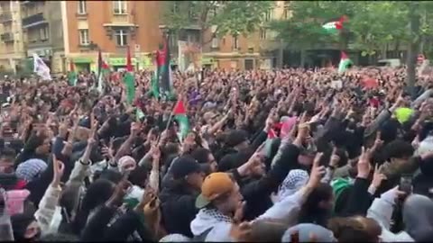 Paris citizens continue their fourth night of protests in solidarity with Palestine