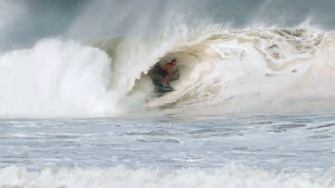 Surfing PUERTO ESCONDIDO, Mexico July 2021 (4K)
