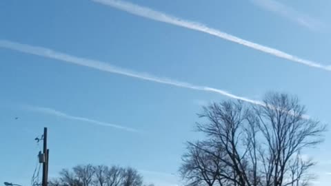 Chemtrails over Washington, DC. ✈🛩🛫 Cloudseeding? ⛅☁☁