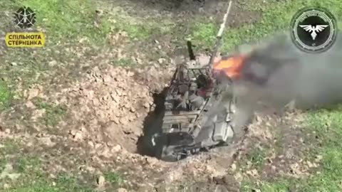 Russian T-90getting destroyed by a Ukrainian FPV quad