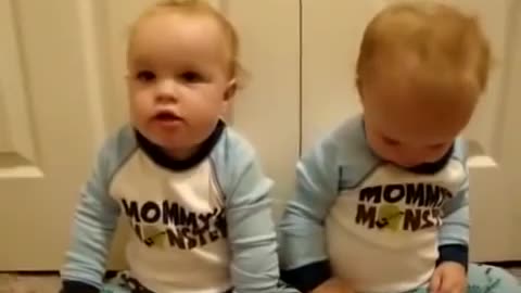 Funny twin babies video