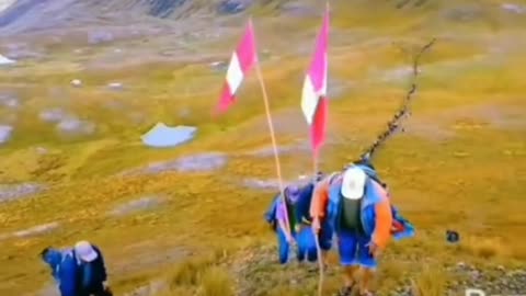 Atravez de Cerros Montañas GUERREROS van a Lima POR LIBERTAD DE PERU