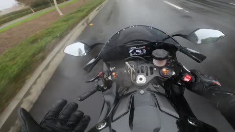 Riding in the Rain | Yamaha R1