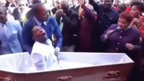 Fake Pastor raising the dead 😂😂😂😂