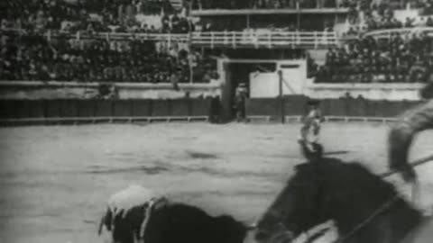 En Espagne, Procession At Séville & Bullfighting Scenes (1898 Original Black & White Film)