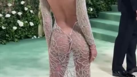 Emily Ratajkowski - Met gala 2024