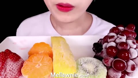 ASMR MUKBANG | FROZEN FRUITS STRAWBERRY, GRAPE, KIWI, PINEAPPLE, BLACKBERRY