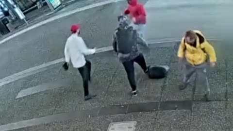Good Samaritan stops Vancouver theft, gets stabbed