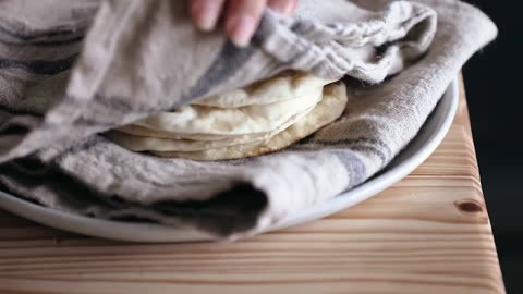 5 Ingredient Homemade Flour Tortillas