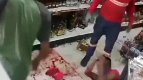 Robber in Brazil takes a beating by the staff