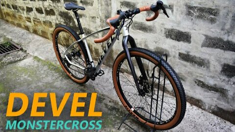 DEVEL Monstercross - DEVEL Hunter 29er Frame with Shimano 105 groupset + Alivio Crankset