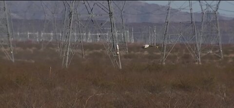 Small plane crashes in Boulder City