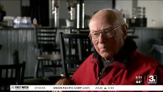 96-year-old Chet Mesershmidt: WWII veteran, golfing machine