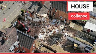 House collapses while builders work next door