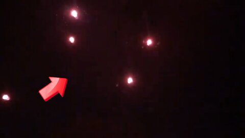 Large number of glowing red UFOs were seen in the city at night [Space]