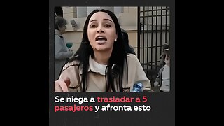 Una mujer pelea con el taxista que se ha negado a llevar a sus niños