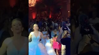 Até a noiva subiu no palco para dançar #shorts #festadecasamento #casamento #noiva #noivos #dança