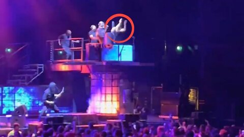 Slipknot Fan Rushes The Stage