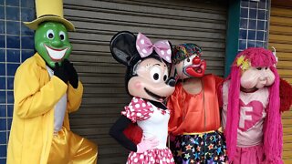 ALEGRIA NA PRAÇA, COM FOFÃO & CIA, DANÇANDO FOFONA, PALHAÇO, O MÁSKARA E MINNIE MOUSE, LIKE 1