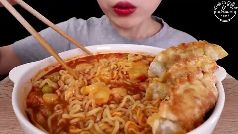 Dumplings fried with spicy ramyeon noodles. Pls Like, Subscribe and Comment. Thank you