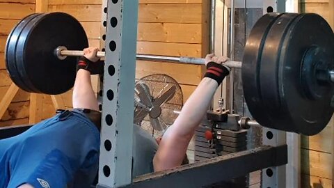 Easy 115 Kg Paused Bench Press. Felt like a warm-up!