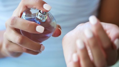 Spritz Your Perfume in the Morning, and You'll Still Smell Lovely at Night with THIS Genuis Trick