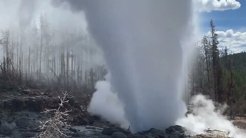 Steamboat Geyser eruption 05/31/2021