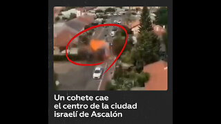 Momento en el que cae un cohete en el centro de la ciudad israelí de Ascalón