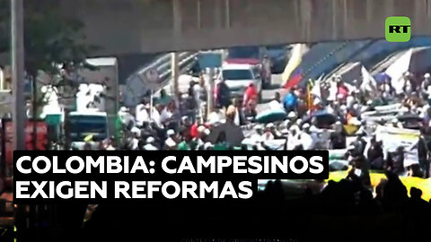 Centenares de campesinos colombianos instalan carpas en una entidad estatal para exigir reformas