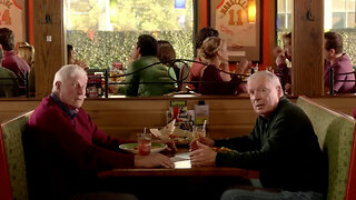 2013 - Coaches Bob Knight and Digger Phelps Bond at Applebee's