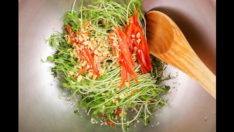 Thai-Style Tom Yao Salad (Keto Diet)