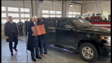 TRUMP❤️🇺🇸🥇DELIVERS PIZZAS🤍🇺🇸🍕🚒👨‍🚒TO IOWA FIRE DEPARTMENT💙🇺🇸👩‍🚒🚑⛑️⭐️