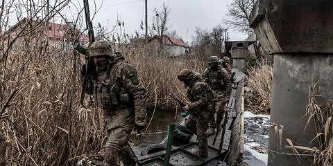 Horrible footage! Ukraine special forces brutally kill Russian Wagner close combat in trenches