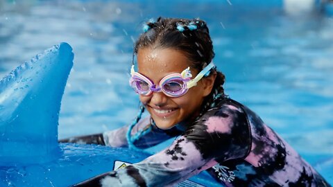 Hifot Children's Swimming Goggles product video