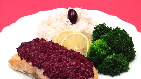 How to make baked salmon with olive tapenade in one minute