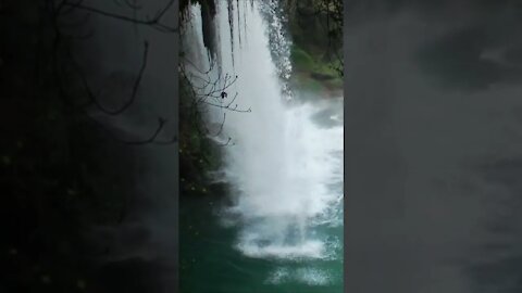 Keindahan Air Terjun di Alam Liar