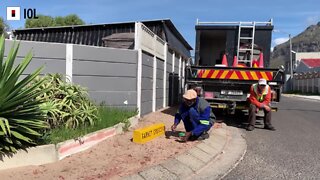 Stock: City of Cape Town workers painting road names