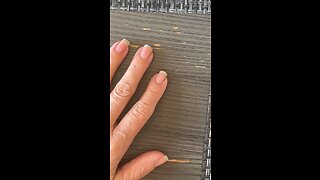 Cleaning dirt-stained fingernails