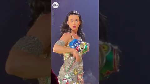 👁️🎤 Katy Perry's Viral Mid-Concert Eye 'Glitch' | USA TODAY #Shorts 🌟